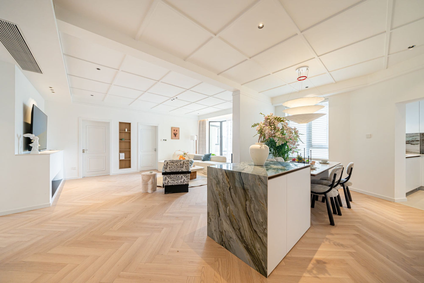 Luxury 4br 200sqm at Gubei 古北新苑4房200平米