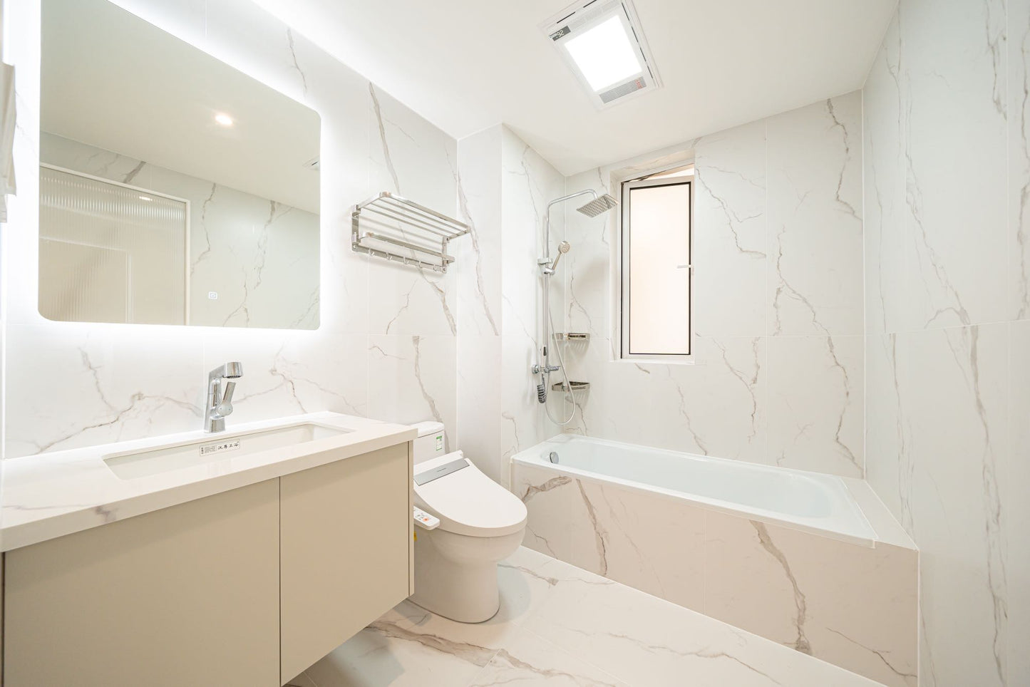 Nice 2br 2baths apt at tianshan oasis riviera 天山河畔2房