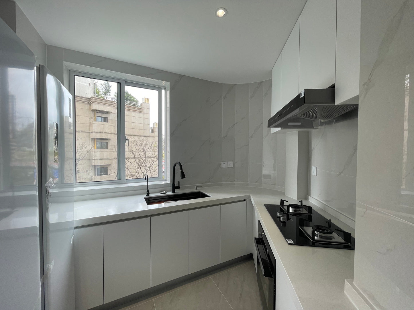 Modern bright 3br with river view 静安河滨花园3房河景