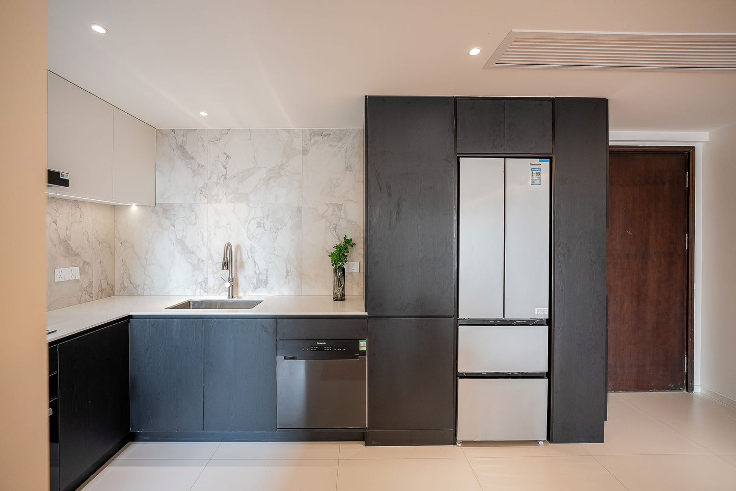 Modern 2br 2baths apt at tianshan oasis riviera 天山河畔2房