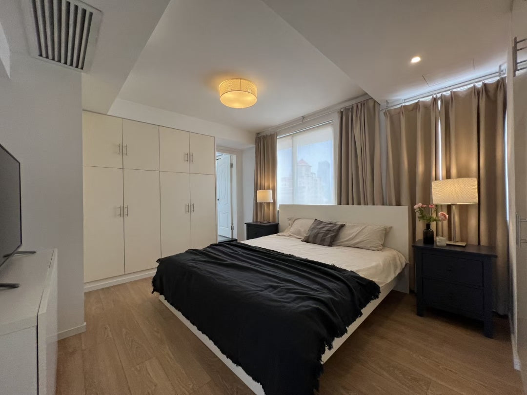 Modern 3br apt with balcony 交通大学3房带露台