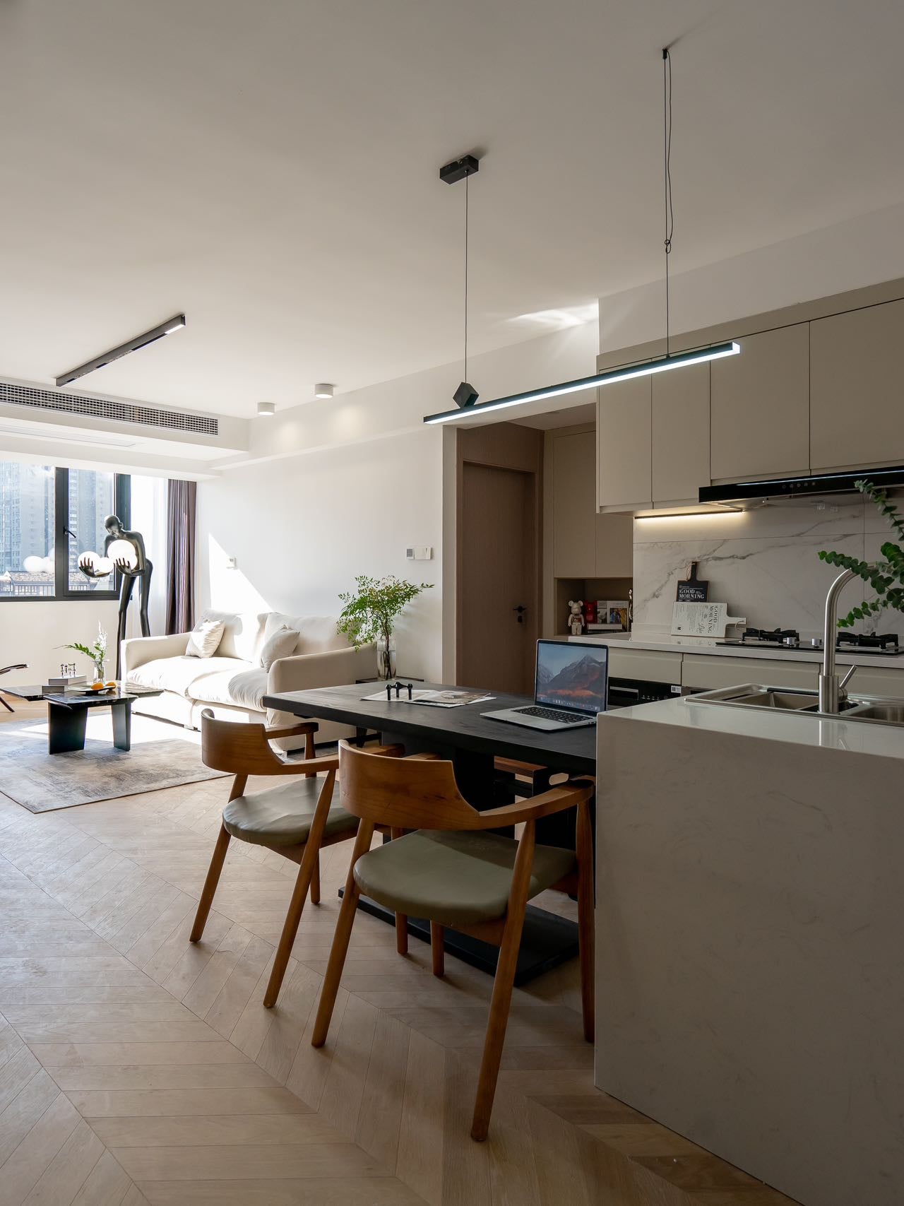 Modern 3br apt at north Xiangyang rd 襄乐大厦现代3房