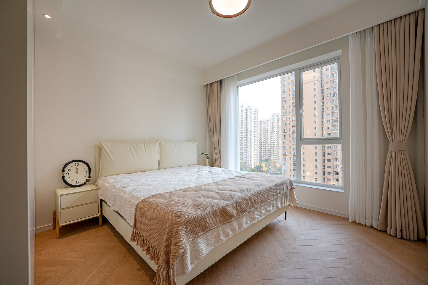 Modern 2br 2baths apt at tianshan oasis riviera 天山河畔2房
