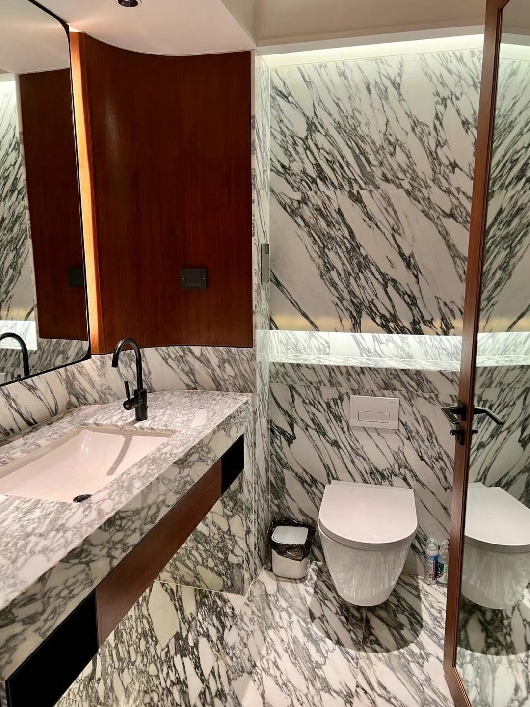 Luxury 1br at south wulumuqi rd 乌南398大1房