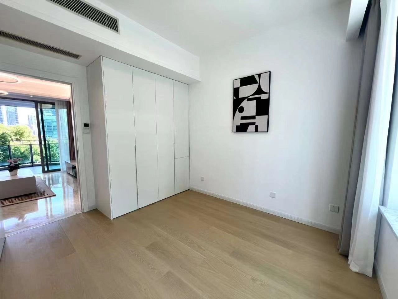 Modern 2br apt with balcony in jingan four seasons 静安四季2房带阳台