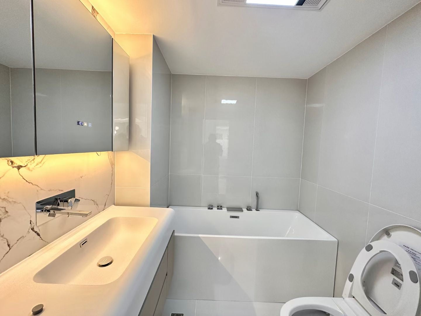Modern 2br with balcony at wuding rd 翰林府邸2房带阳台