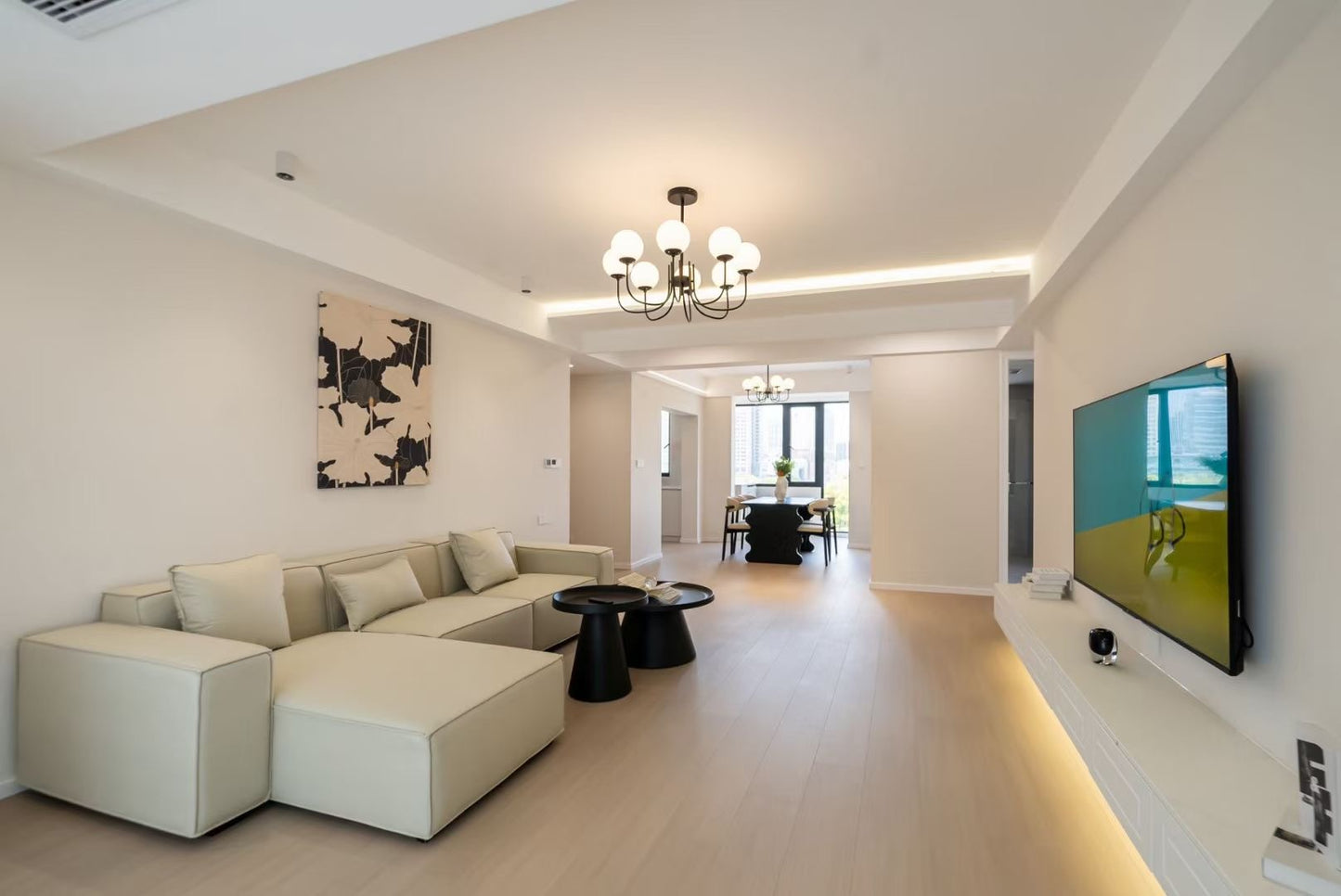New deco 2br at Zhongshan park 虹桥万博花园2房