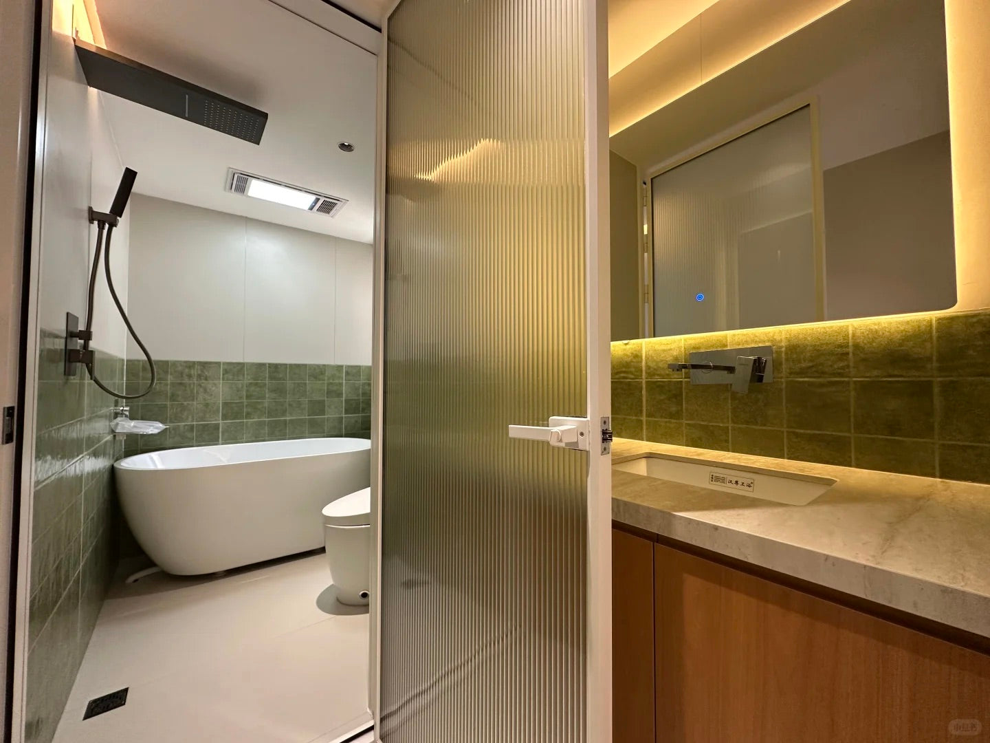 Newly 2br beside Suzhou river 中远两湾城2房