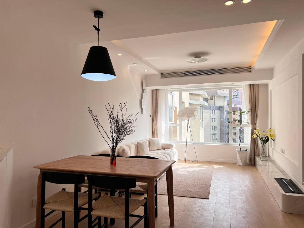 Newly 2br with balcony Jingan Temple 嘉园2房新装修阳台