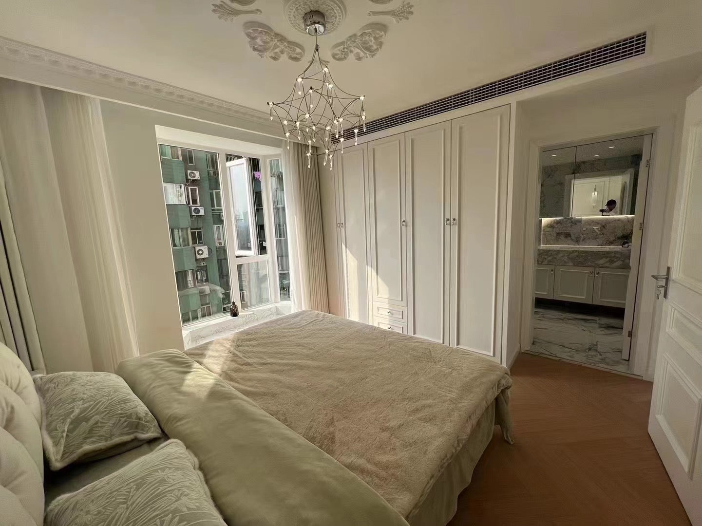 Modern 2br apt at jiangsu rd sta. 静安城2房地暖
