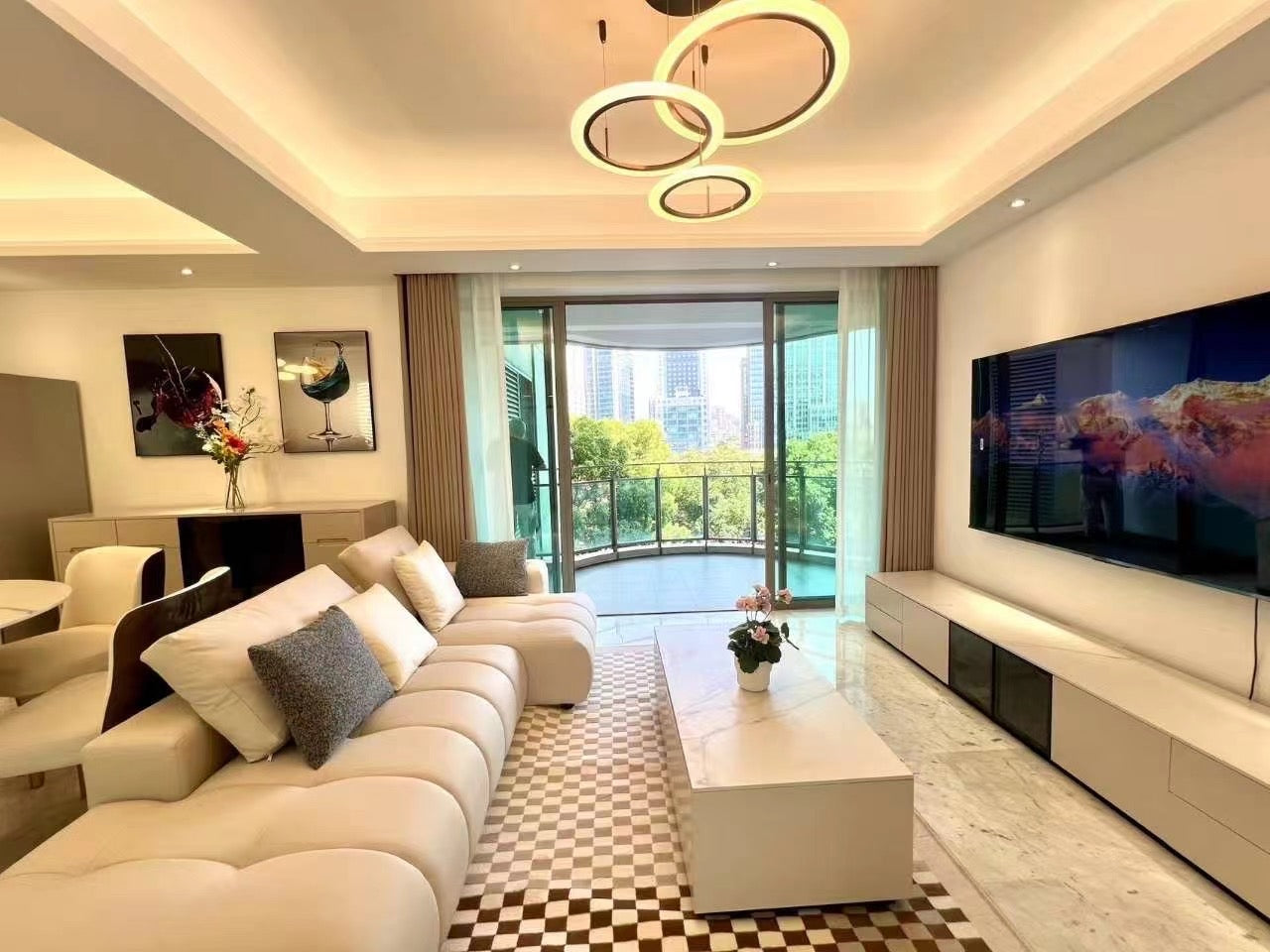 Modern 2br apt with balcony in jingan four seasons 静安四季2房带阳台