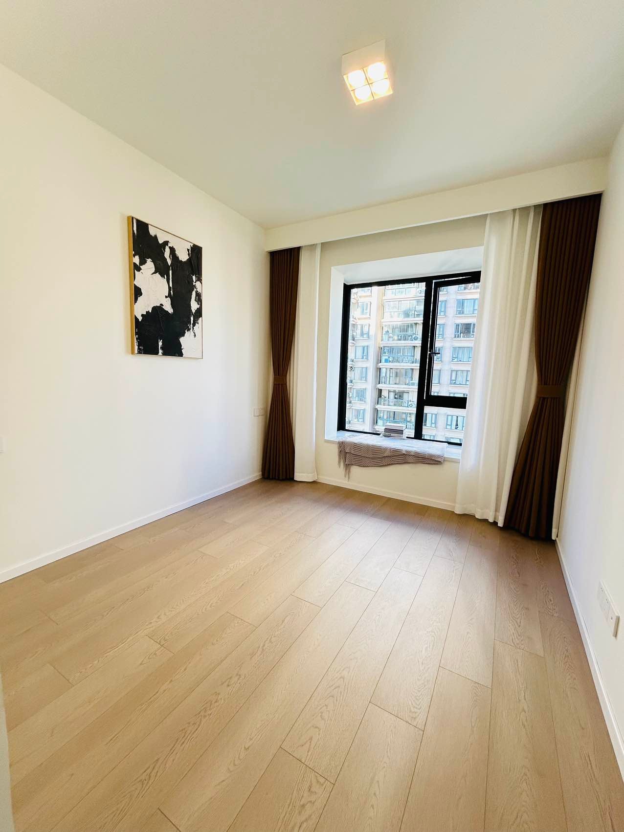 Bright 2br at loushanguan rd 虹桥万博花苑2房