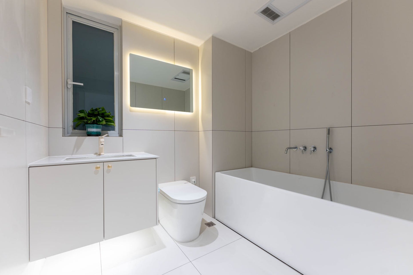 Beautiful 2br 2bath at xujiahui 徐家汇花园2房带地暖