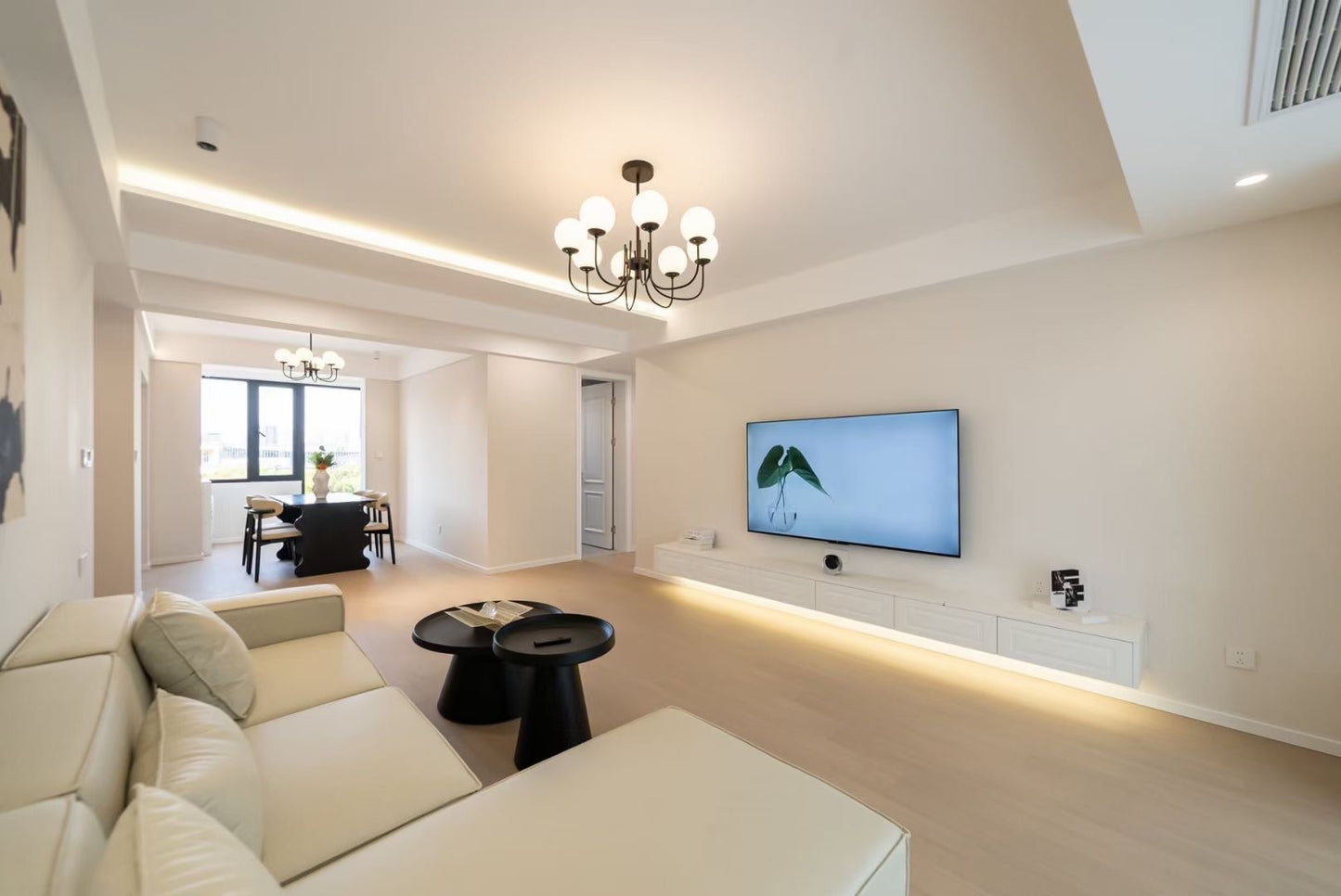 New deco 2br at Zhongshan park 虹桥万博花园2房