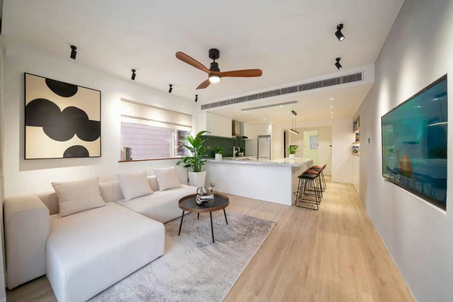 nice 2br apt jiangsu rd stataion 欣安大厦2房