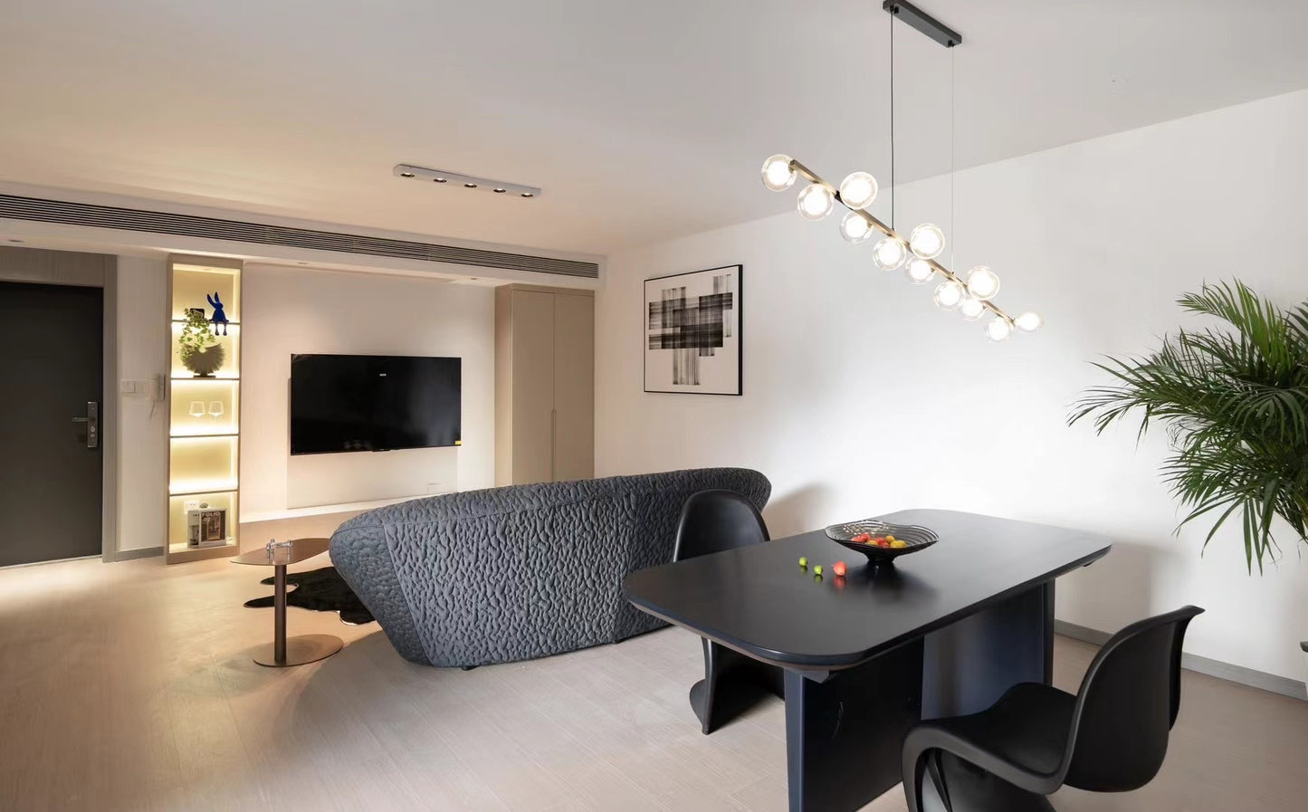 Nice 3br with balcony at jiaotong university 海富公寓3房