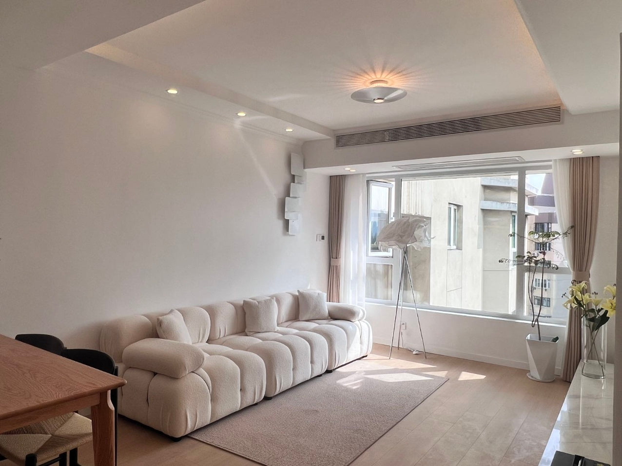 Newly 2br with balcony Jingan Temple 嘉园2房新装修阳台
