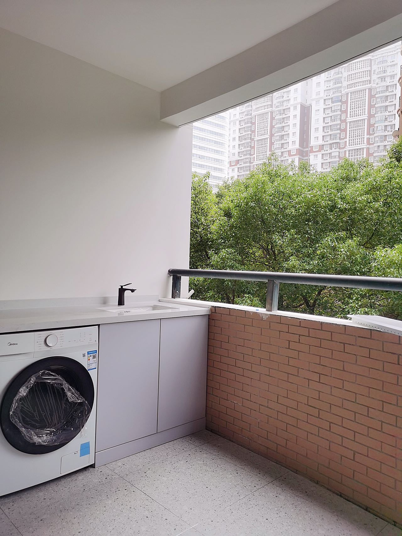 Modern 3br with balcony / Zhongshan park 城宁花苑3房