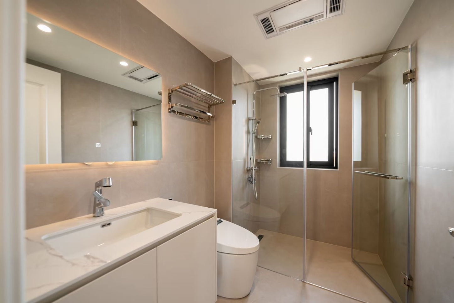 New deco 2br at Zhongshan park 虹桥万博花园2房