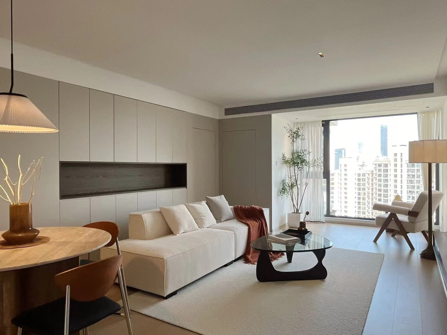 Newly 2br beside Suzhou river 中远两湾城2房