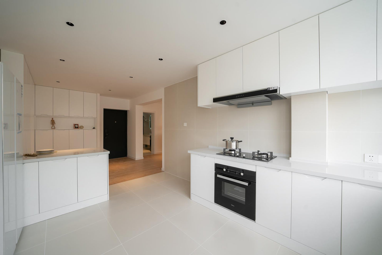 Modern 3br at lujiabang rd 明华大厦3房