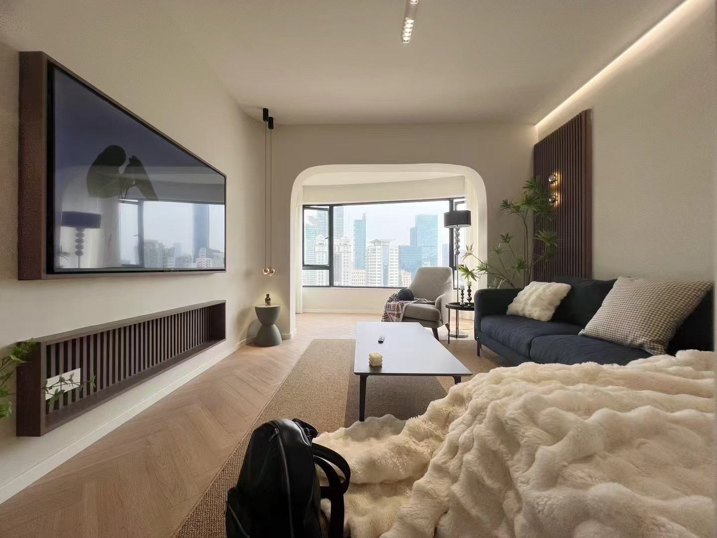 Beautiful 2br apt at one park 静安枫景2房