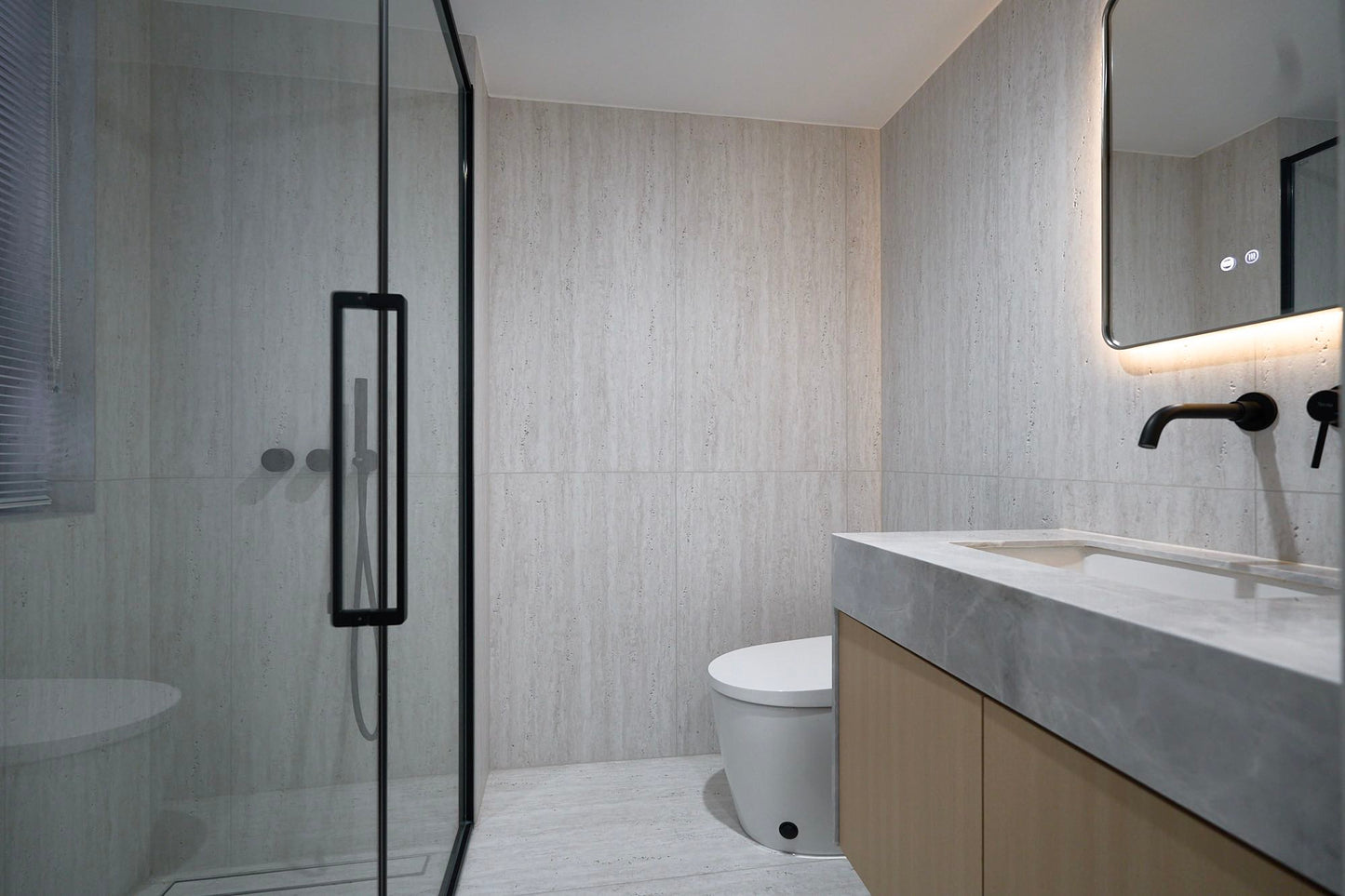 Newly 3br apt at west nanjing rd 嘉发大厦3房