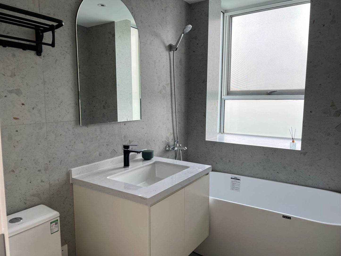 modern 2br 2baths apt at Xujiahui 福源汇居2房