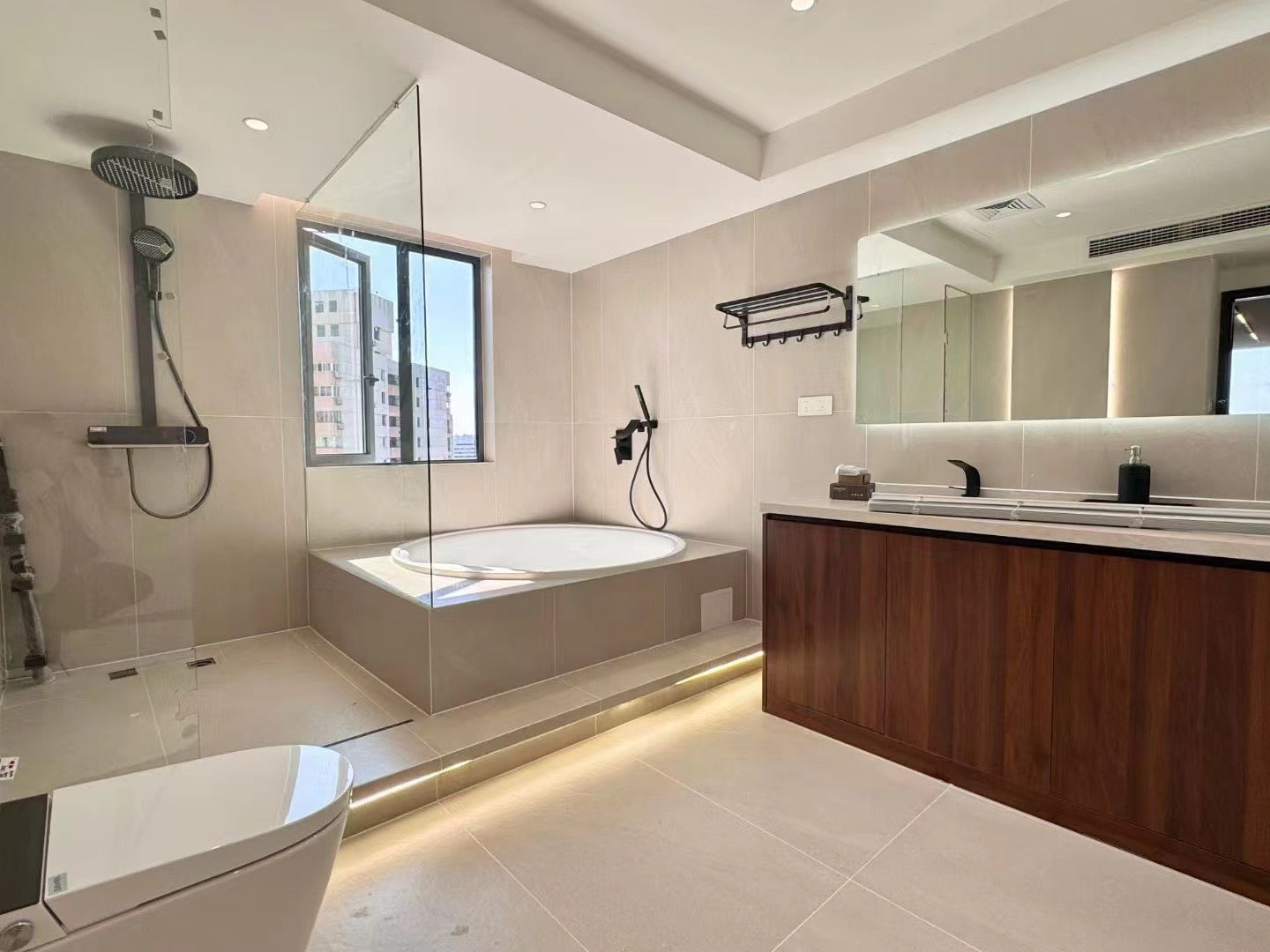 Newly 1br + study in Jingan 静安桂花园1+1房