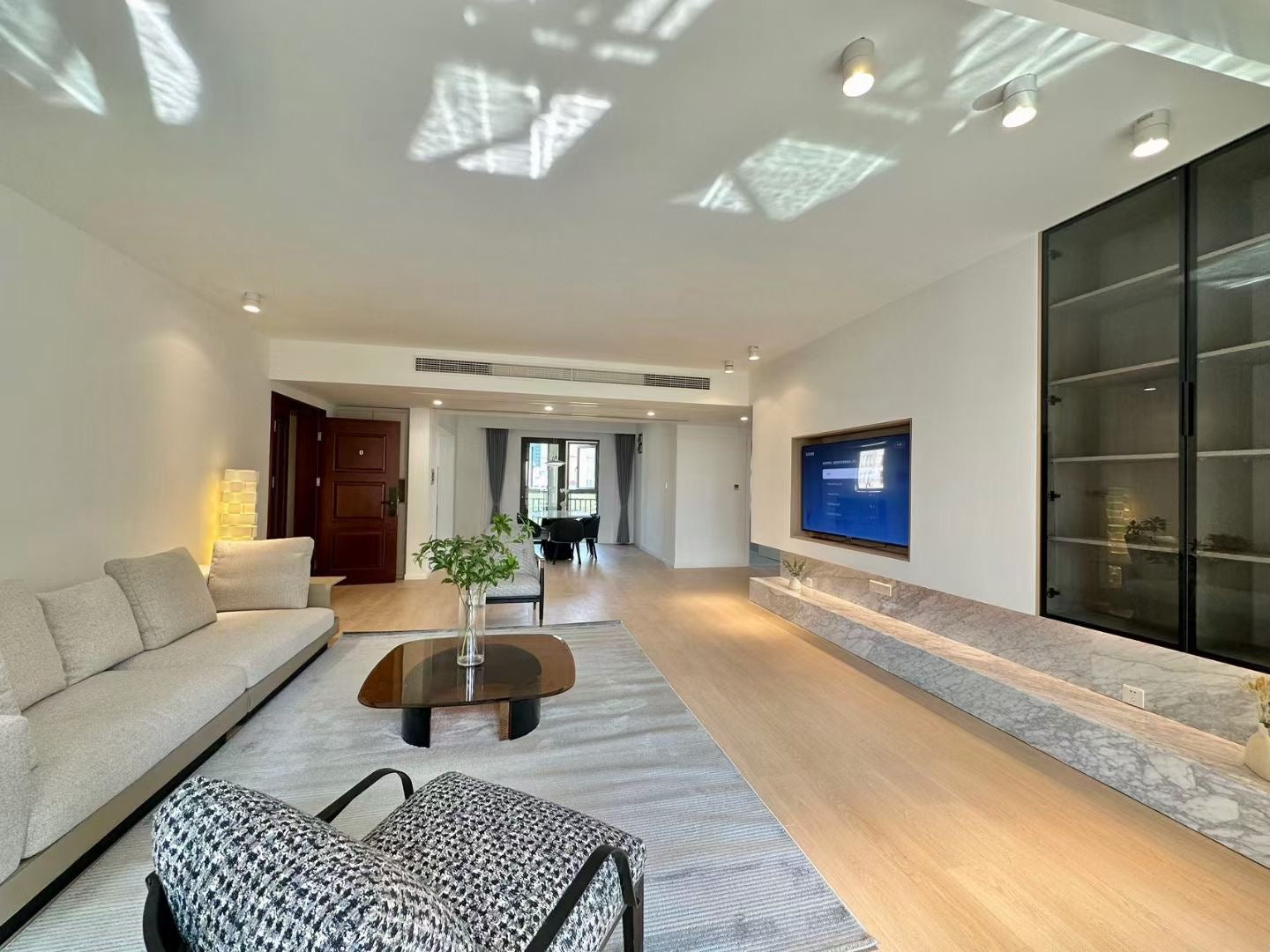 Modern 4br 210sqm at jinqiao 碧云晓园4房
