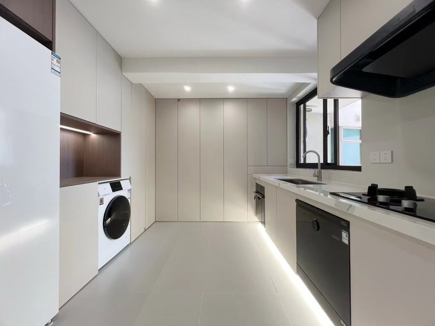 Beautiful 2br apt at one park 静安枫景2房