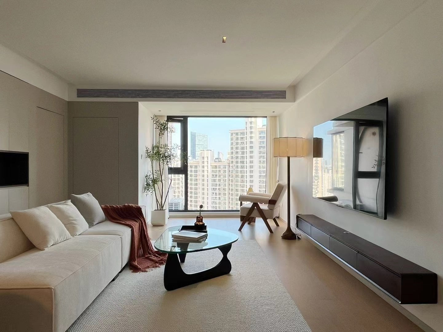 Newly 2br beside Suzhou river 中远两湾城2房