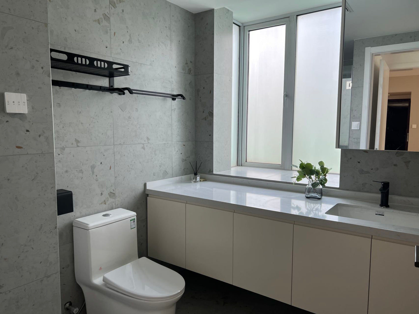 modern 2br 2baths apt at Xujiahui 福源汇居2房