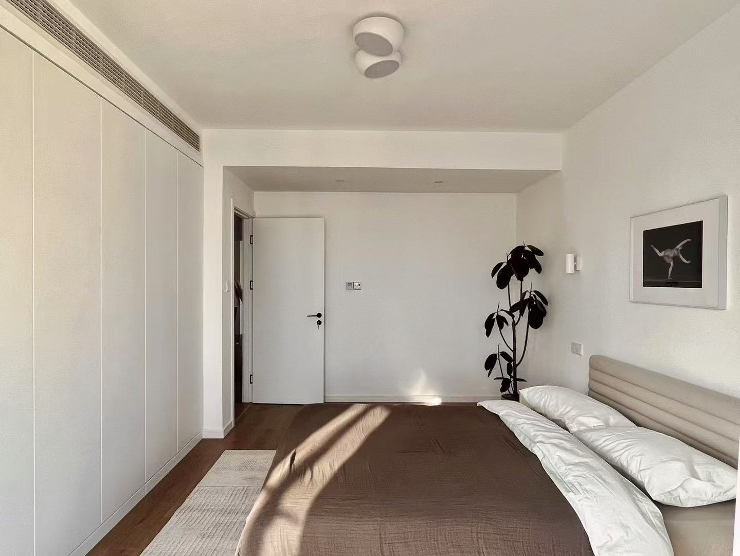 Spacious 4br apt with floor heating at jingan 银华苑4房
