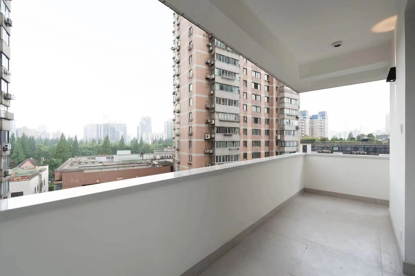 Nice 3br with balcony at jiaotong university 海富公寓3房
