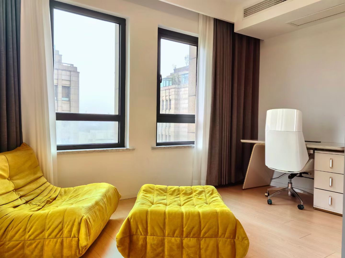 Modern 4br 210sqm at jinqiao 碧云晓园4房