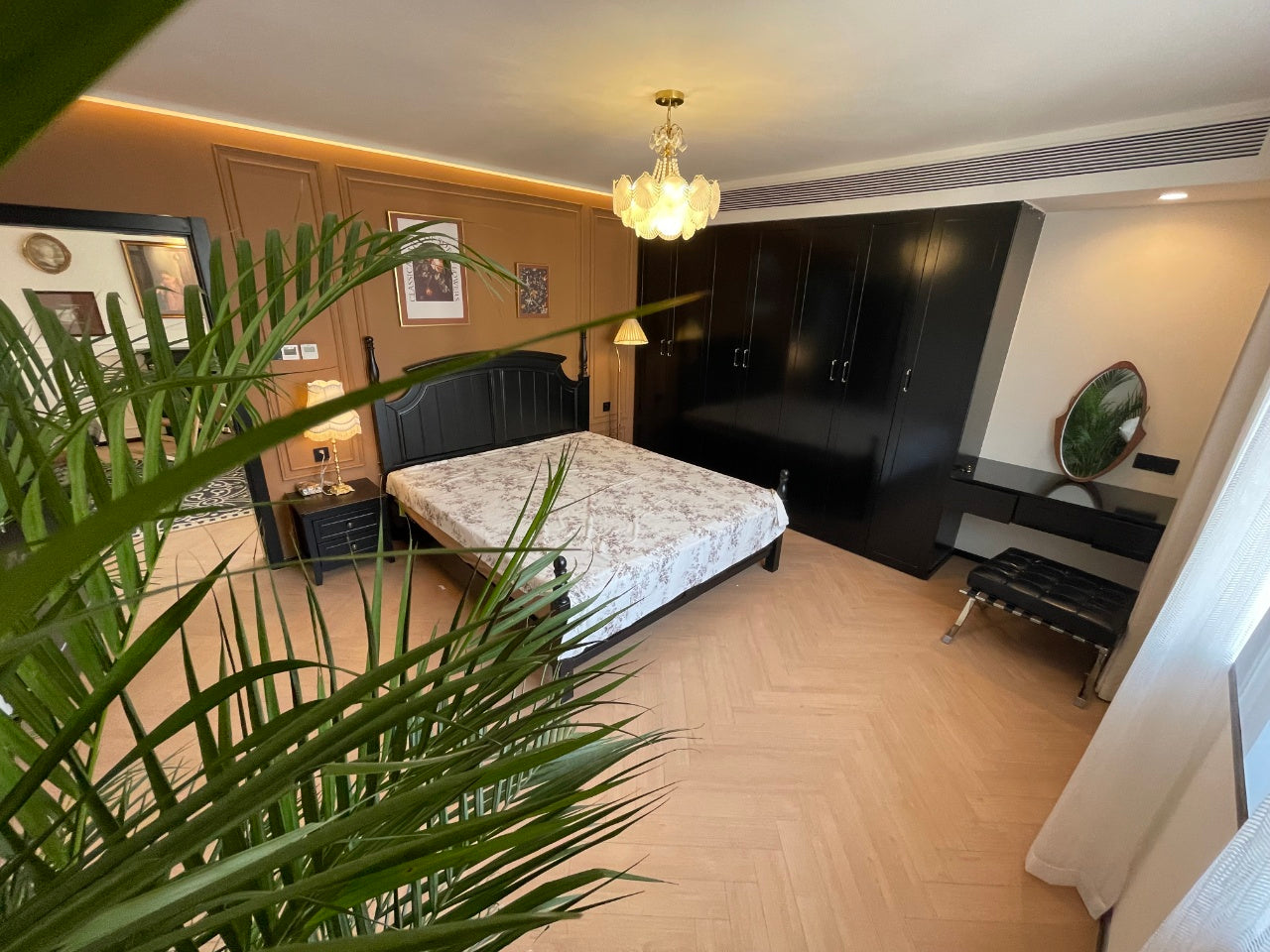 Modern 3br apt near Jiangsu rd station 君子兰公寓3房