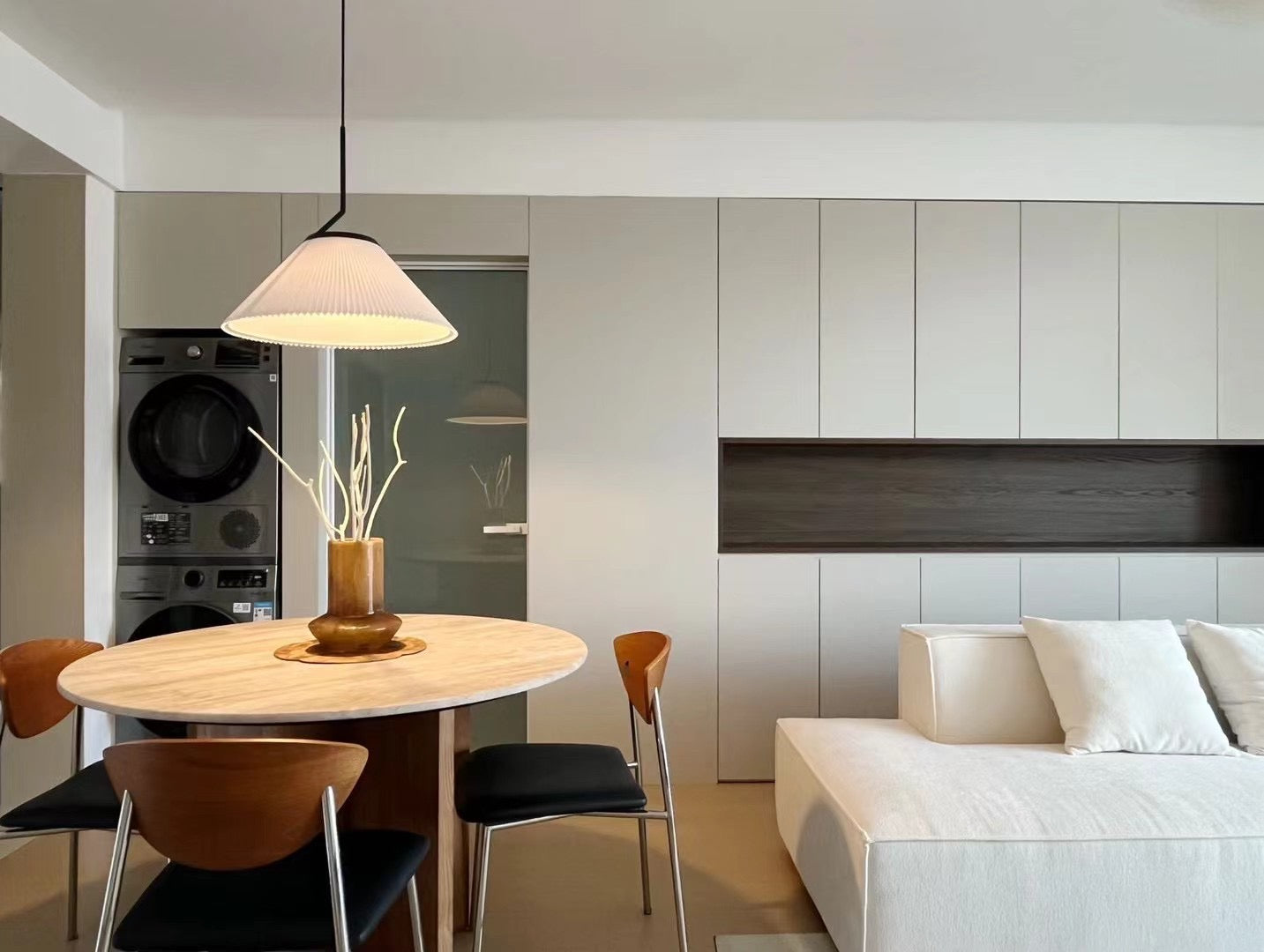 Newly 2br beside Suzhou river 中远两湾城2房