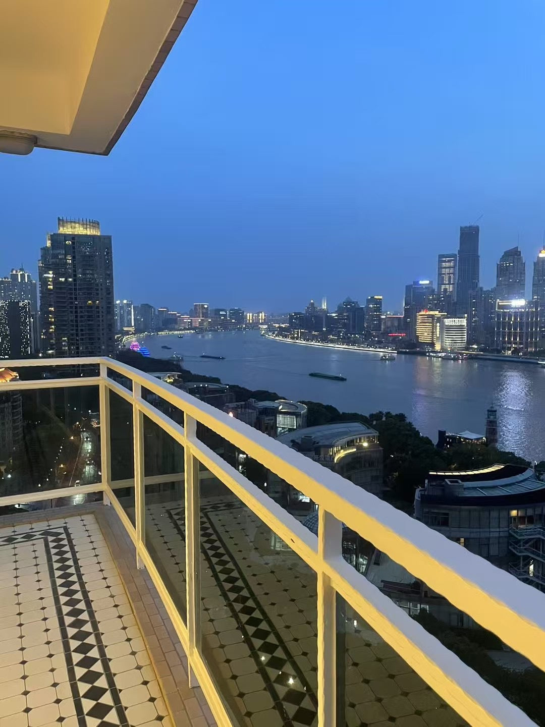 Beautiful 4br apt with river view 陆家嘴仁恒滨江园4房