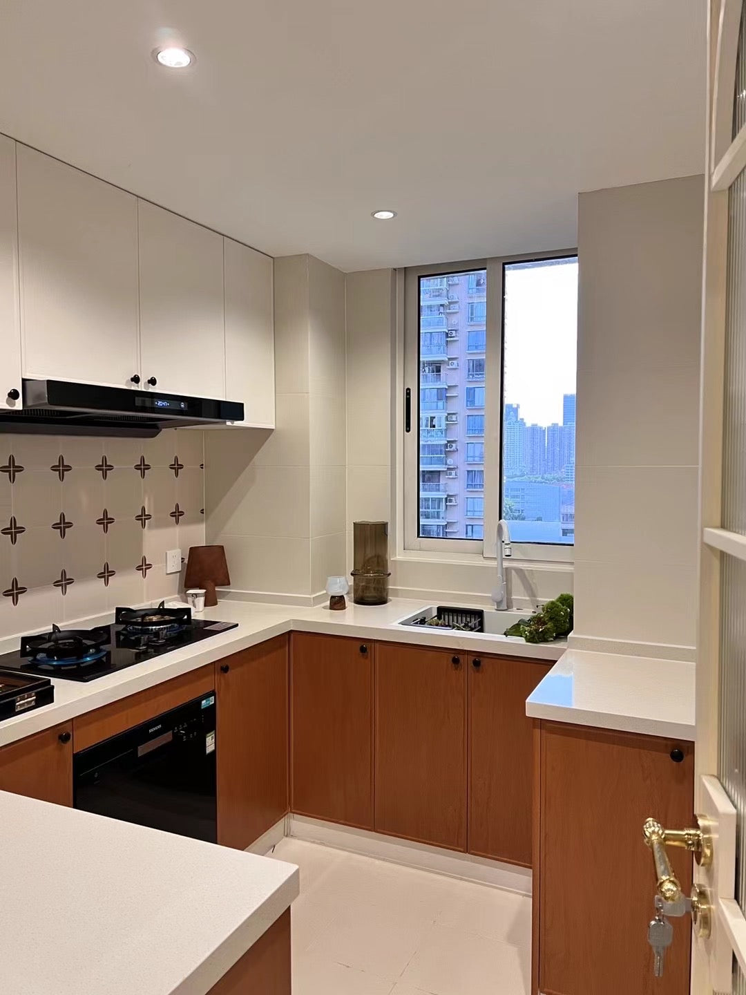 Modern 2br apt balcony / jiashan rd 鼎园2房