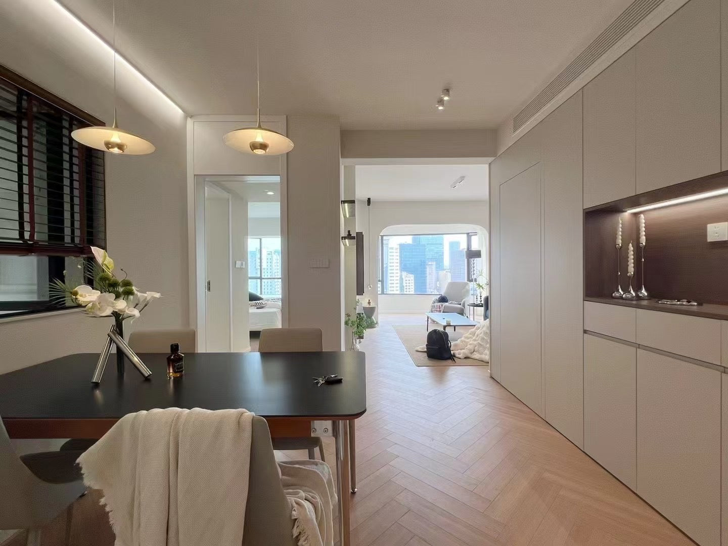 Beautiful 2br apt at one park 静安枫景2房
