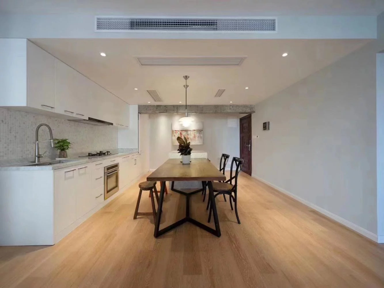 modern 3br apt in jingan 君御豪庭3房公寓150平米