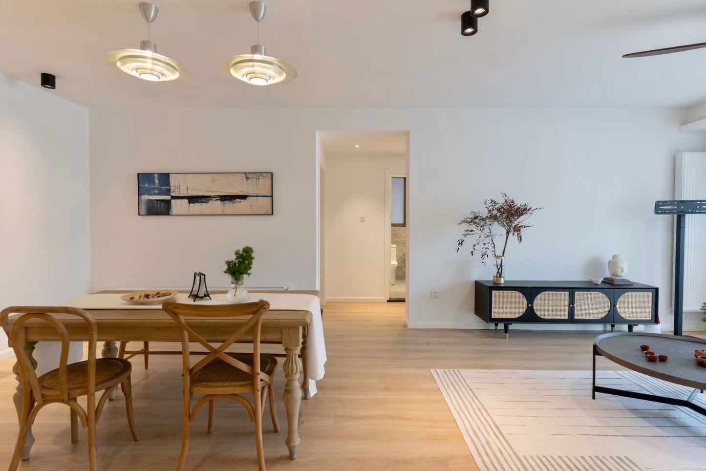 unique 3br apt with balcony 陕西南路步高苑3房带阳台