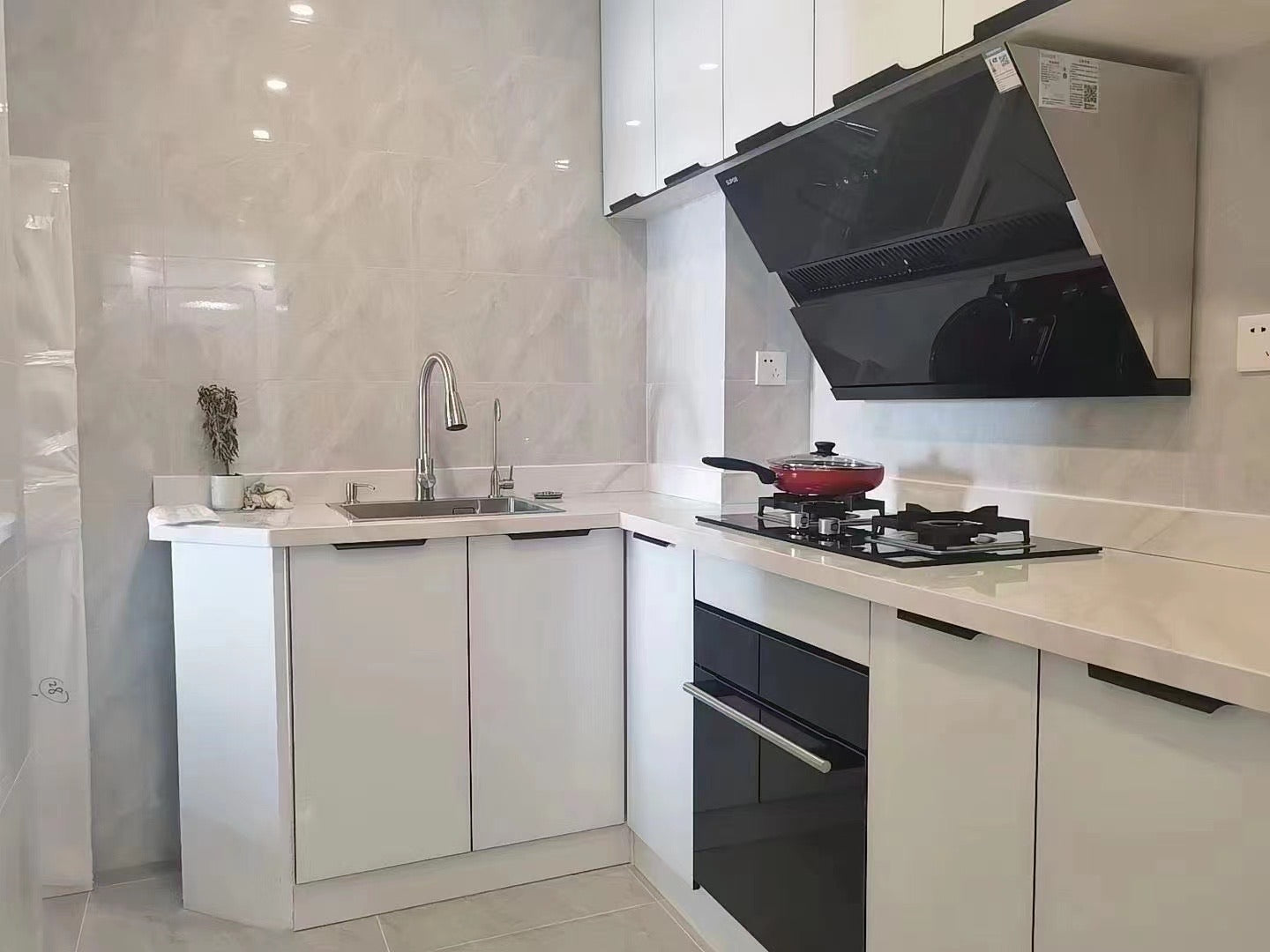 modern 2br apt with river view 耀江花园2房江景