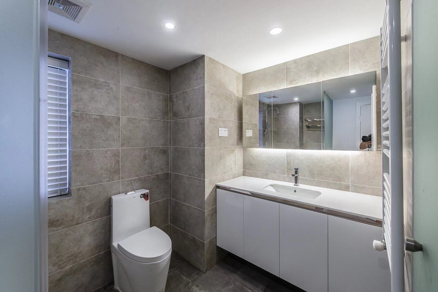 cozy 3br with balcony / shanghai library 鸿艺豪苑小3房地暖