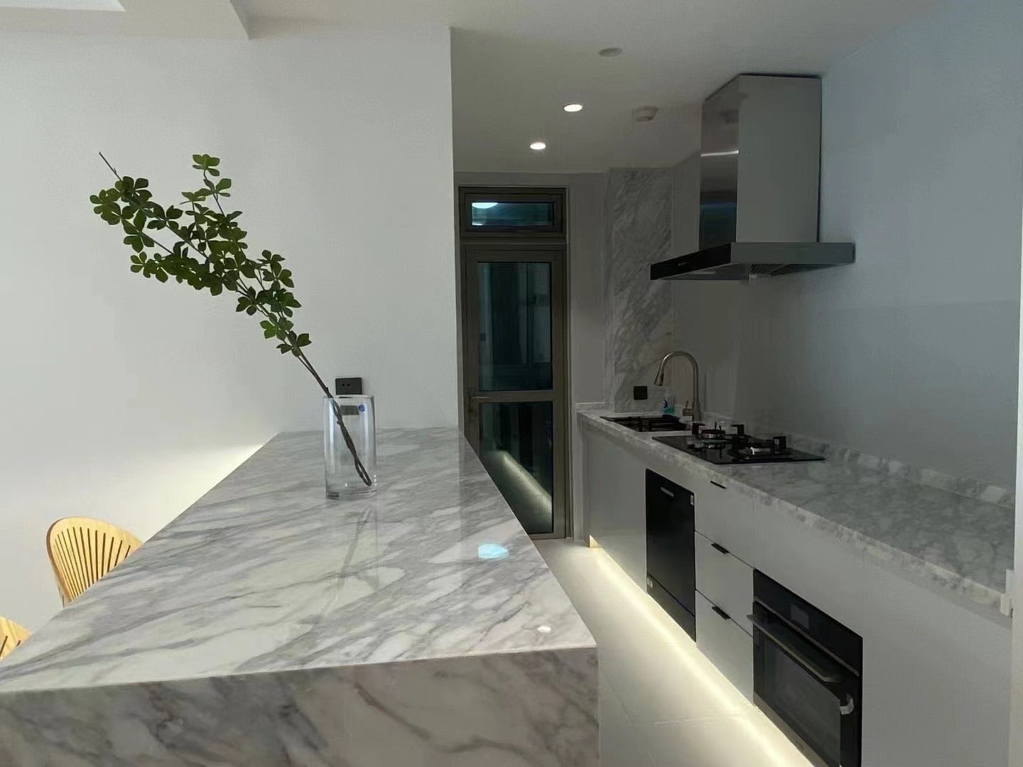 modern 2br near west nanjing rd 南京西路静安四季2房带地暖