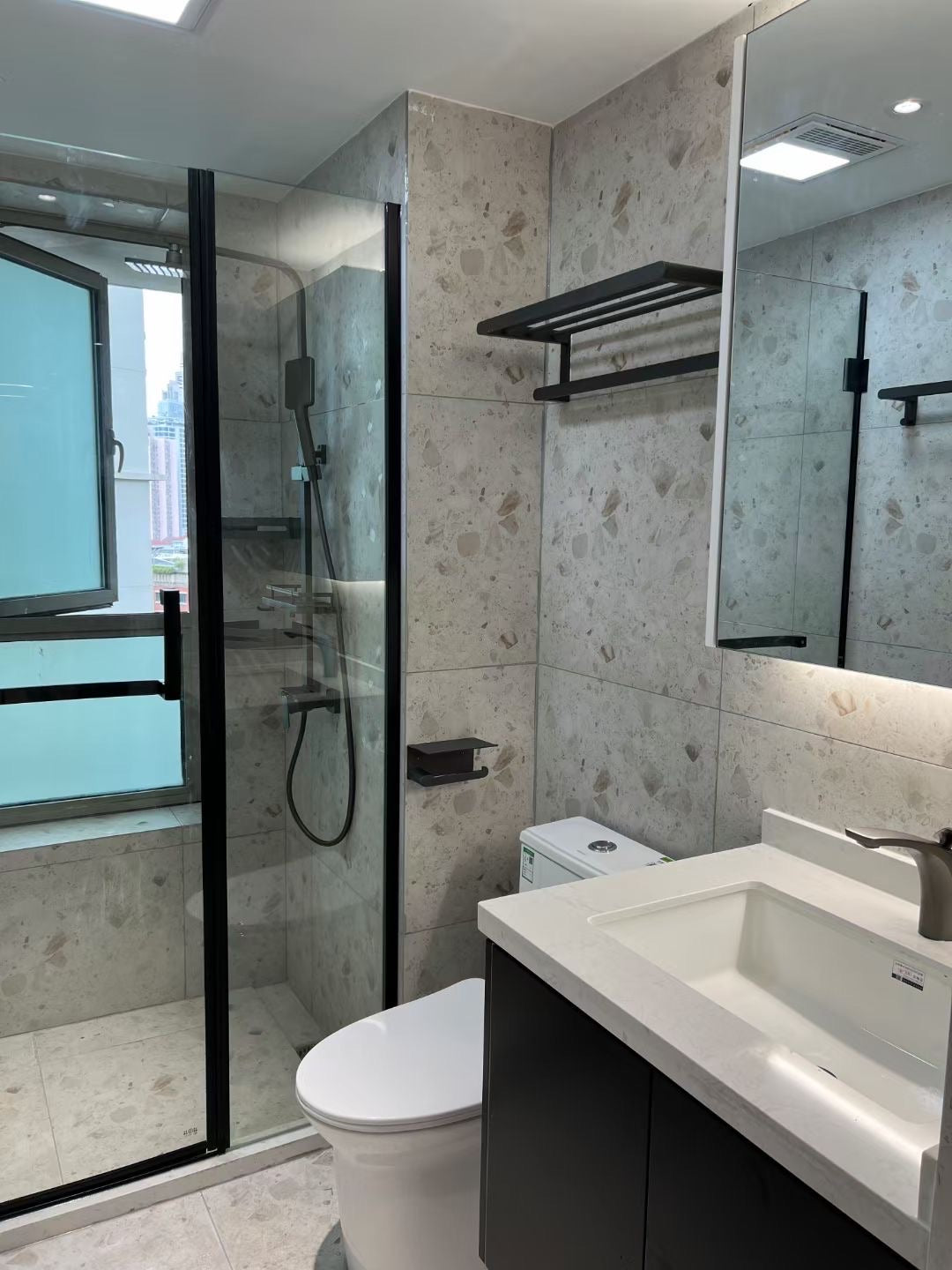 modern 3br apt at 8 park avenue 静安豪景3房地暖