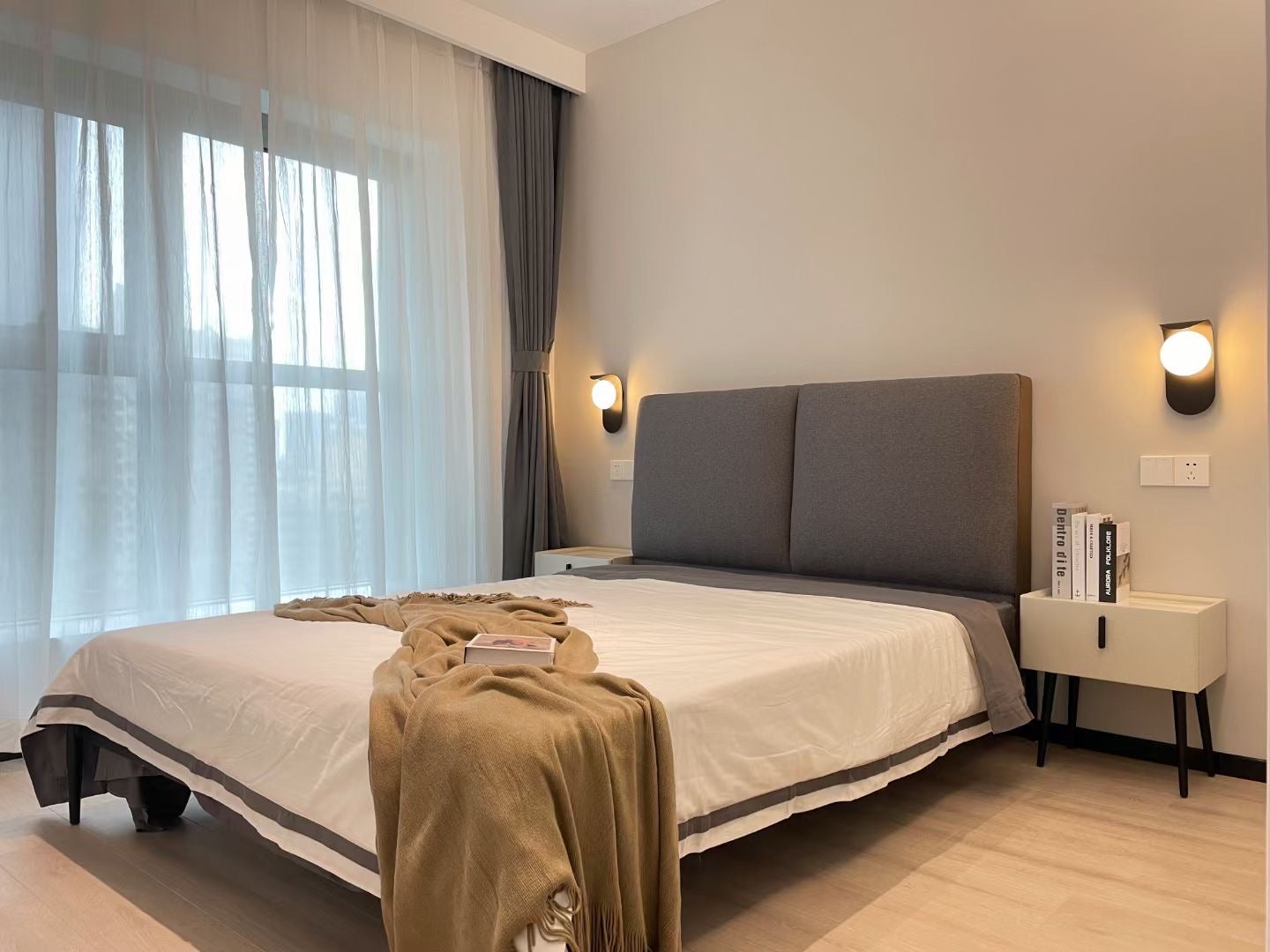 modern 3br apt at 8 park avenue 静安豪景3房地暖