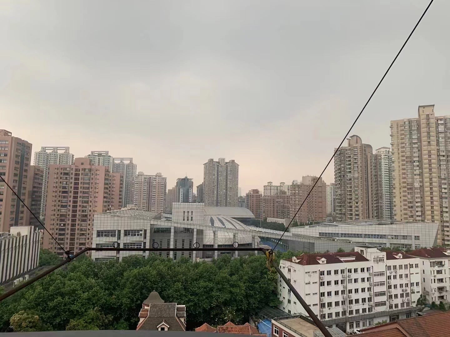 modern 1br with balcony / jiashan rd station 嘉善路站附近1房