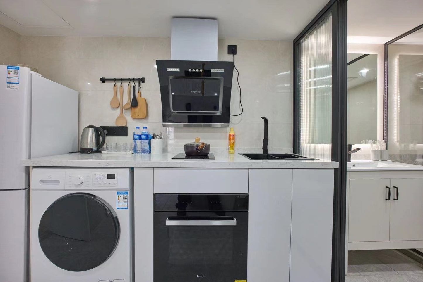 bund view apt at people square 外滩江景公寓